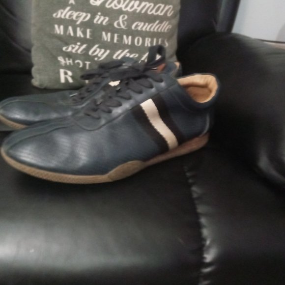 Preowned Bally Switzerland perforated blue leather size 10 main image 4